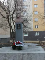 Памятник Герою Советского Союза Николаю Гавриловичу Варламову, Россия, Республика Карелия, Петрозаводск, район Голиковка, улица Варламова