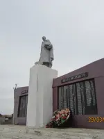 Памятник «Скорбящий солдат» в с. Елань-Колено Воронежской области, Россия, Воронежская область, Новохоперский район, село Елань-Колено