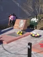 Могила санитарного инструктора Любы Новосёловой, Парковая улица