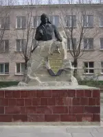 Памятник Герою СССР, летчику-истребителю Степану Здоровцеву, улица Яблочкова