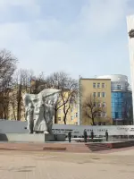 Монумент Победы, Первомайский проспект