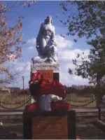 Памятник погибшим воинам односельчанам в годы ВОВ с. Кумакское, Россия, Оренбургская область, Соль-Илецкий район, село Кумакское