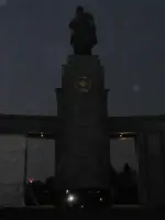 Мемориал Советскому Солдату в Берлине в парке Тиргартен, Тиргартен