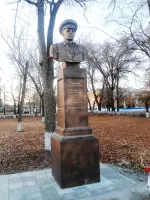 Мемориал землякам - участникам Великой Отечественной войны, Героям Советского Союза, Центральная улица