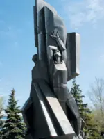 Братская могила советских воинов (мемориальный комплекс на площади города Николаевск), Россия, Волгоградская область, Николаевск