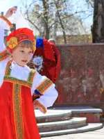 Мемориальный комплекс в п. Восточный, Главная улица