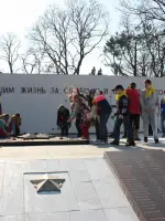 Памятник на братской могиле участников гражданской и Великой Отечественной войны в сквере Славы города Анапы, проспект Революции