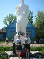 Памятник погибшим односельчанам в селе Тамбовка Фёдоровского района Саратовской области, Россия, Саратовская область, Федоровский район, село Тамбовка