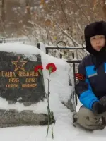 памятник защитнику Саше Чебанову., проспект Михаила Нагибина