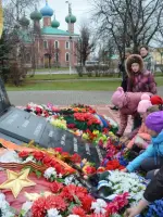 Памятник «Слава героям», площадь Свободы
