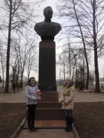 Памятник дважды Герою Советского Союза П.И. Батову, Волжская набережная