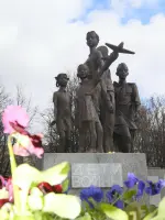 Памятник «Дети войны», Пискаревский проспект
