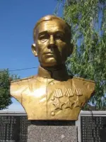 Бюст Суркова Егора Григорьевича, полного кавалера ордена Славы, установленный на его родине в Петровском районе Тамбовской области, Россия, Тамбовская область, Петровский район, село Петровское