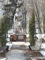 Памятник Маншук Маметовой, улица Маншук Маметовой