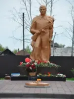 Военно-мемориальный комплекс в селе Платоновка, Советская улица
