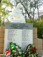Братская могила, Сквозной переулок