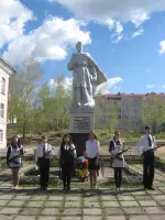 Памятник учителям и ученикам, погибшим в годы Великой Отечественной войны, улица Ленина