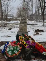Братская могила мирных жителей поселка Тим, улица Ленина