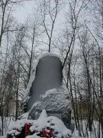 Памятник павшим в годы войны жителям поселка Магнитка, Набережная улица