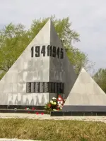 Мемориальный комплекс, посвященный жителям рудника имени III Интернационала, погибшим в годы ВОВ, Р-352