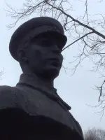 Памятник Герою Советского Союза Василию Ивановичу Кузнецову, бульвар Кузнецова