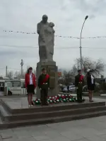 Памятник «Скорбящая мать», Советская улица