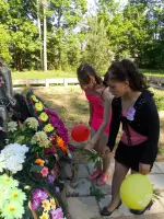Братское захоронение в поселке Плоскошь Торопецкого рйона, Тверской области, Россия, Тверская область, Торопецкий район, поселок Плоскошь