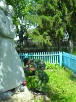 Скульптурная композиция "Солдат со знаменем", Россия, Республика Коми, Прилузский район, село Черемуховка