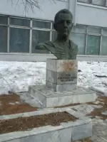 Бюст Герою Советского Союза Федору Васильевичу Санчирову, улица Энгельса