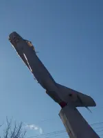 Памятник лётчикам, Комсомольская улица