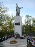 Памятник воинам-землякам, погибшим на фронтах Великой Отечественной войны 1941-1945 гг., улица Ленина
