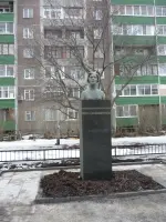 Бюст Герою Советского Союза Марии Мелентьевой в городе Петрозаводске, улица Мелентьевой
