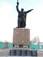 Памятник труженикам Егоршинского радиозавода, павшим во время сражений на Великой Отечественной войне, Заводской переулок