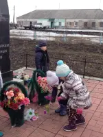 Памятник в деревне Бадажки Барабинского района Новосибирской области «Воинам-землякам от благодарных потомков», Россия, Новосибирская область, Барабинский район, деревня Бадажки