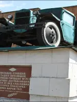 Памятник полуторке в Колпне (Орловская область), Россия, Орловская область, Колпнянский район, поселок городского типа Колпны