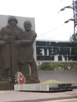 Памятник никельщикам - участникам Великой Отечественной войны, Заводская улица