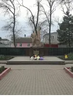 Братская могила воинов, погибших в годы гражданской и Великой Отечественной войн, Октябрьская улица