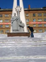 Скульптурная группа «Клятва», Россия, Республика Коми, Инта, Комсомольская площадь