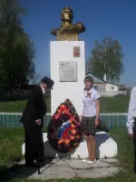 Памятник Герою Советского Союза гвардии капитану Анатолию Ивановичу Кузнецову, Россия, Республика Татарстан, Нурлатский район, деревня Караульная Гора