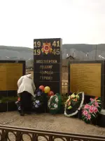 Памятник павшим героям в Великой Отечественной войне «Бессмертен подвиг народа героя!», Россия, Республика Саха (Якутия), Олекминский район, село Урицкое