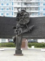 Памятник воинам-героям противовоздушной обороны Москвы, Осенний бульвар