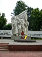 Монумент Победы, Первомайский проспект