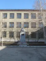 Памятник В.Д. Хомяковой, Новокрекингская улица