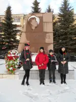 Памятник герою Советского Союза А.А. Евстигнееву, улица Энгельса