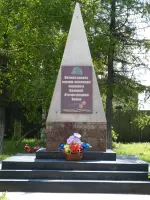 Сквер памяти у школы. Памятник – обелиск, посвящённый памяти воинов-земляков, Россия, Иркутская область, Иркутский район, поселок городского типа Большая Речка, улица Ленина