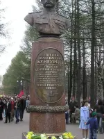 Памятник-бюст Евгению Кунгурцеву, улица Максима Горького