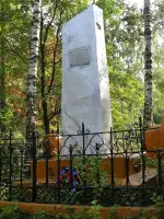 Братская могила летчиков, погибших <nobr>19 мая 1945 г.</nobr>, улица Лермонтова