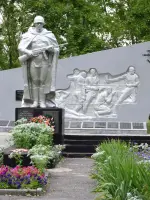 Братская могила советских воинов, Зелёная улица