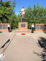 Памятник ЗАЩИТНИКАМ ОТЕЧЕСТВА И ЖИТЕЛЯМ АДМИНИСТРАЦИИ ПОГИБШИМ в Великой Отечественной войне, Россия, Воронежская область, Ольховатский район, село Костово