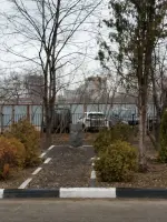 Памятный камень, установленный в честь 40-летия Победы в ВОВ, проспект Андропова